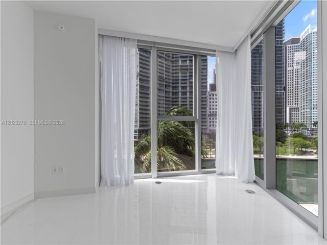 [PHOTO]
