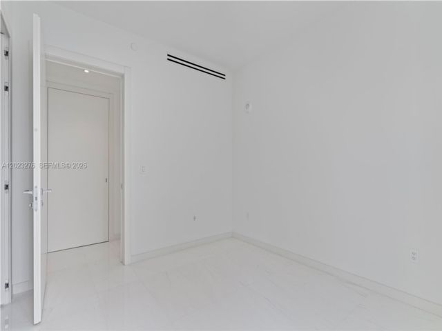 [PHOTO]