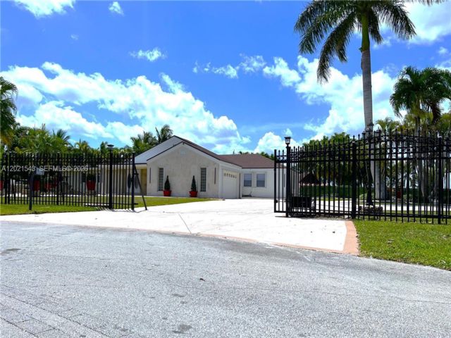  6 BR,  3.00 BTH &nbsp; style home in Miami