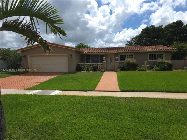  4 BR,  2.00 BTH &nbsp; style home in Pembroke Pines