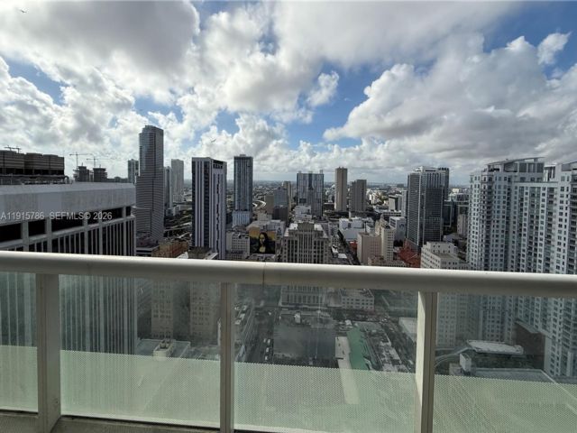  2 BR,  2.00 BTH &nbsp;Condo style home in Miami