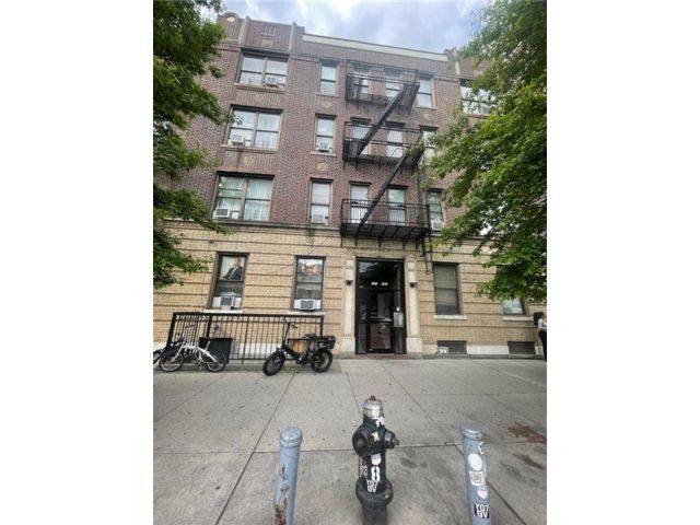 Studio,  0.00 BTH &nbsp;Multi-family style home in Bay Ridge