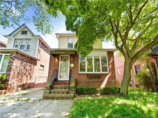  3 BR,  3.00 BTH &nbsp;Single family style home in Marine Park