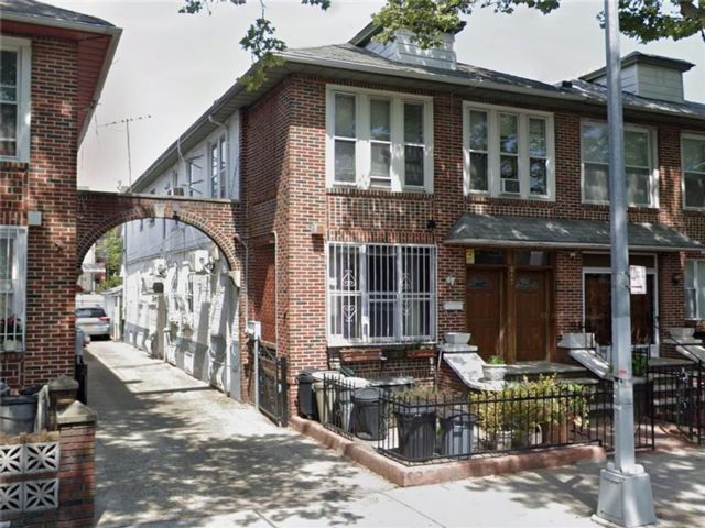  9 BR,  4.00 BTH &nbsp;Multi-family style home in Bensonhurst