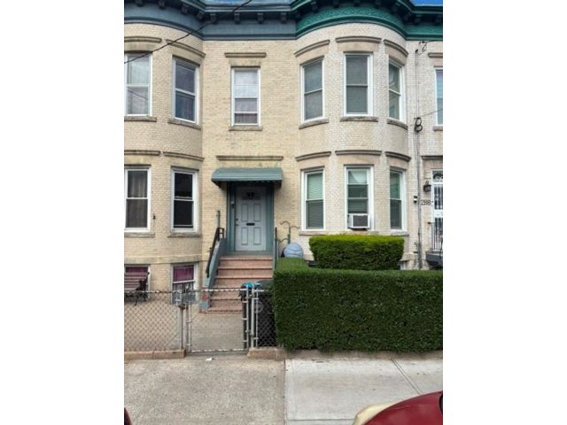 Studio,  0.00 BTH &nbsp;Multi-family style home in Flatbush