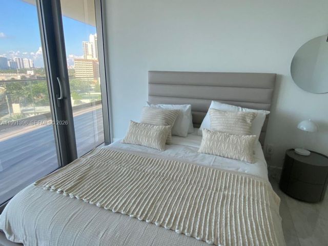 [PHOTO]