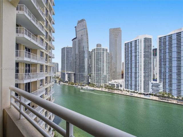  2 BR,  2.00 BTH &nbsp;Condo style home in Miami