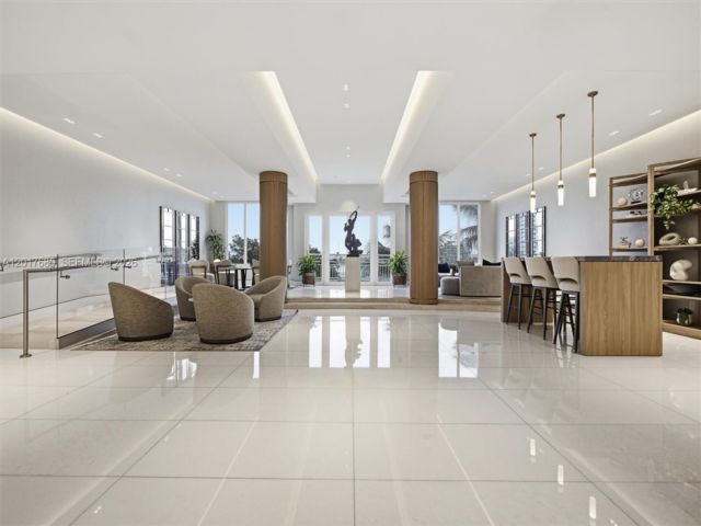 [PHOTO]
