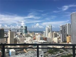  3 BR,  3.00 BTH &nbsp;Condo style home in Miami
