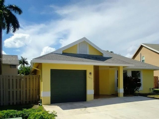  3 BR,  2.00 BTH &nbsp; style home in Sunrise