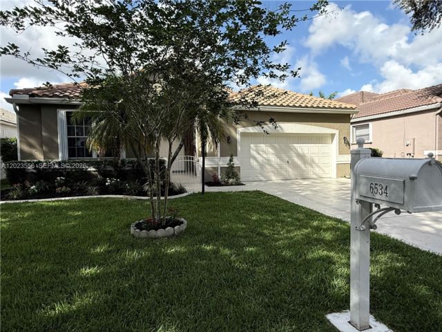  3 BR,  2.00 BTH &nbsp; style home in Parkland