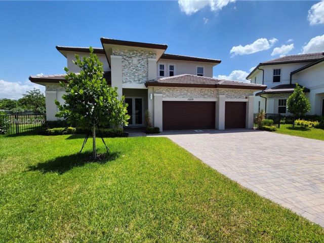  5 BR,  4.50 BTH &nbsp; style home in Davie