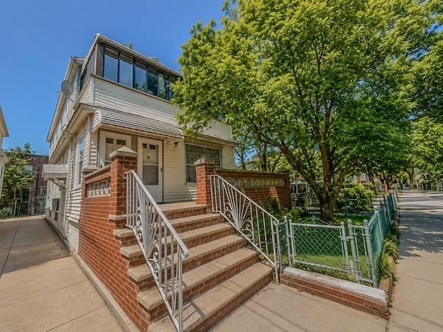  6 BR,  3.00 BTH &nbsp;Multi-family style home in Sheepshead Bay