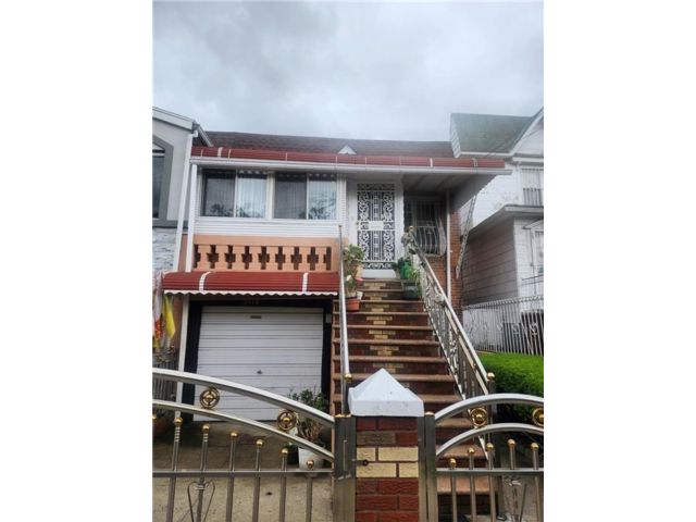  3 BR,  2.00 BTH &nbsp;Multi-family style home in East Flatbush