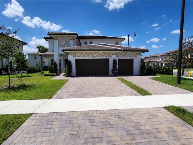  5 BR,  4.50 BTH &nbsp; style home in Davie