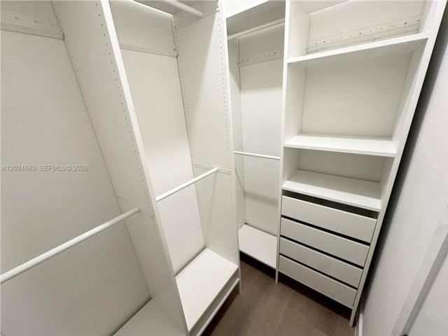 [PHOTO]