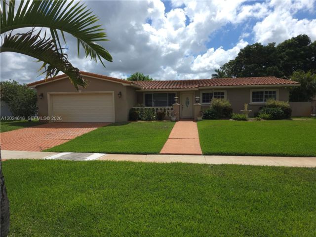  4 BR,  2.00 BTH &nbsp; style home in Pembroke Pines
