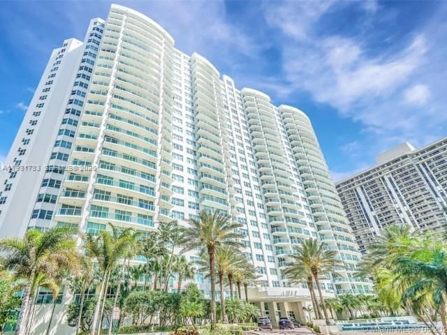  3 BR,  3.00 BTH &nbsp; style home in Aventura