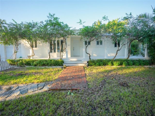  3 BR,  2.00 BTH &nbsp; style home in Key Biscayne