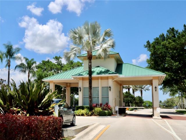  3 BR,  3.00 BTH &nbsp; style home in Davie