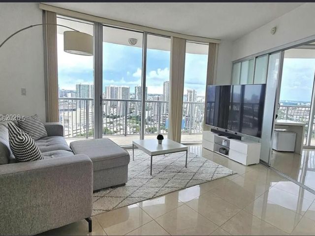  2 BR,  2.00 BTH &nbsp; style home in Miami
