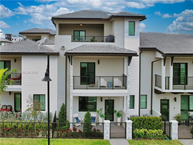  3 BR,  4.00 BTH &nbsp; style home in Medley