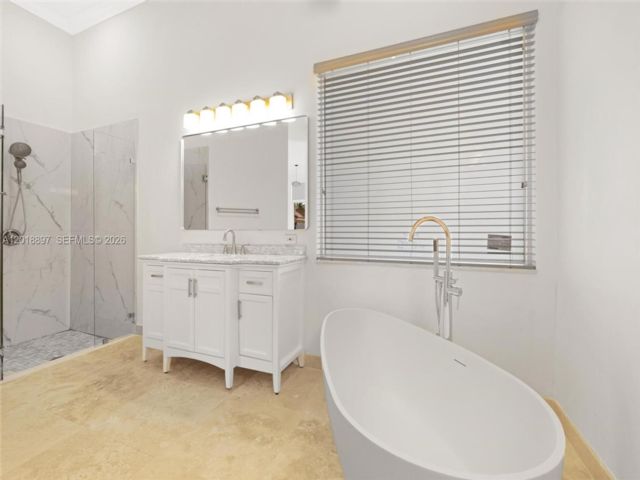  4 BR,  4.00 BTH &nbsp; style home in Fort Lauderdale