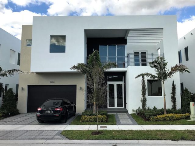  5 BR,  5.00 BTH &nbsp; style home in Medley