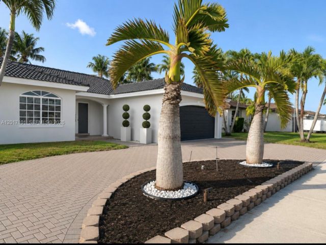  3 BR,  2.00 BTH &nbsp; style home in Miami