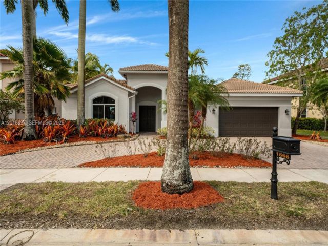  4 BR,  3.50 BTH &nbsp;European style home in Weston