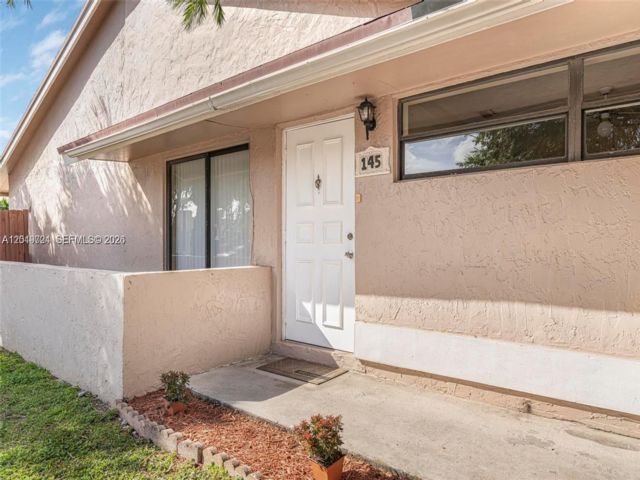  3 BR,  2.00 BTH &nbsp; style home in Miami