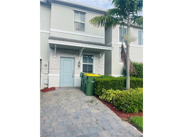  4 BR,  2.50 BTH &nbsp;Townhouse style home in Homestead