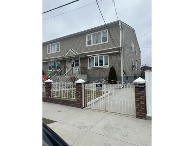 Studio,  2.00 BTH &nbsp;Hi ranch style home in Springfield Gardens