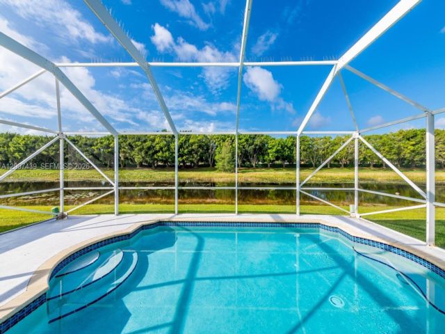  4 BR,  2.50 BTH &nbsp; style home in Weston