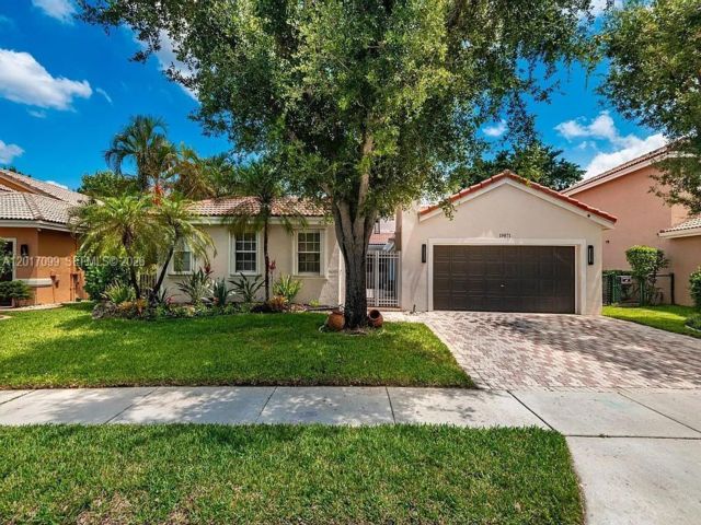  4 BR,  3.00 BTH &nbsp; style home in Pembroke Pines