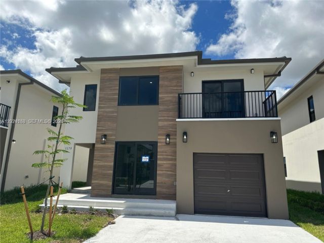  5 BR,  4.50 BTH &nbsp;Townhouse style home in Florida City