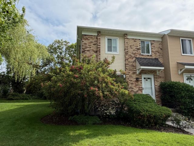  3 BR,  1.50 BTH &nbsp;Condo style home in Massapequa Park