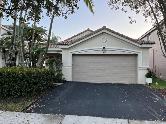  3 BR,  2.00 BTH &nbsp; style home in Weston