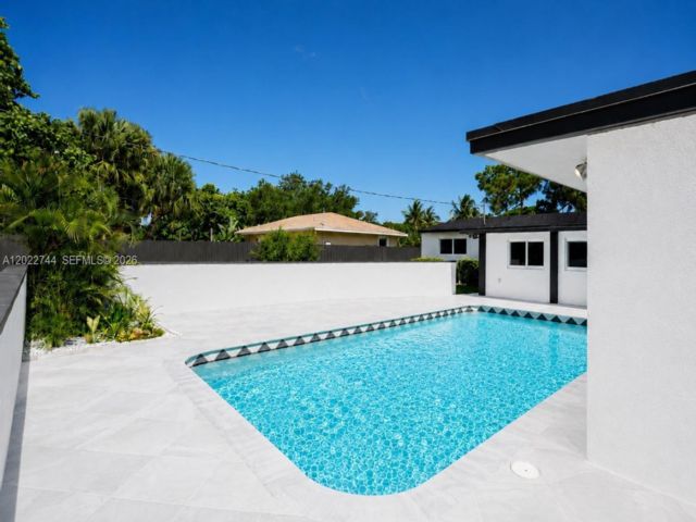  5 BR,  3.00 BTH &nbsp; style home in North Palm Beach