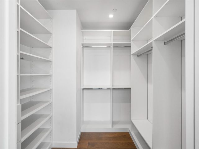 [PHOTO]