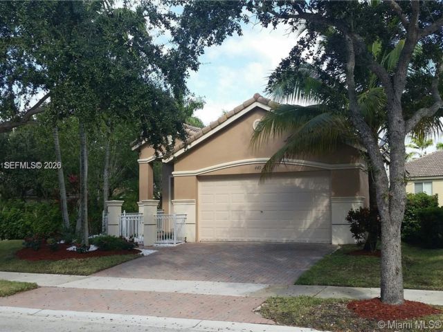  3 BR,  2.00 BTH &nbsp; style home in Weston
