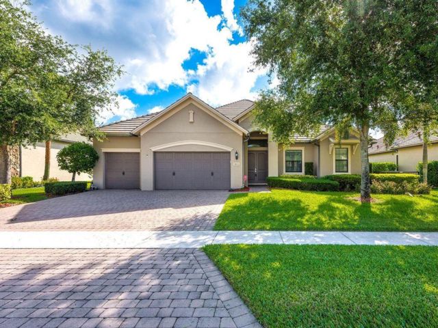  4 BR,  3.50 BTH &nbsp; style home in Wellington