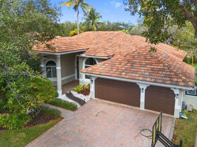  5 BR,  3.00 BTH &nbsp; style home in Coral Springs