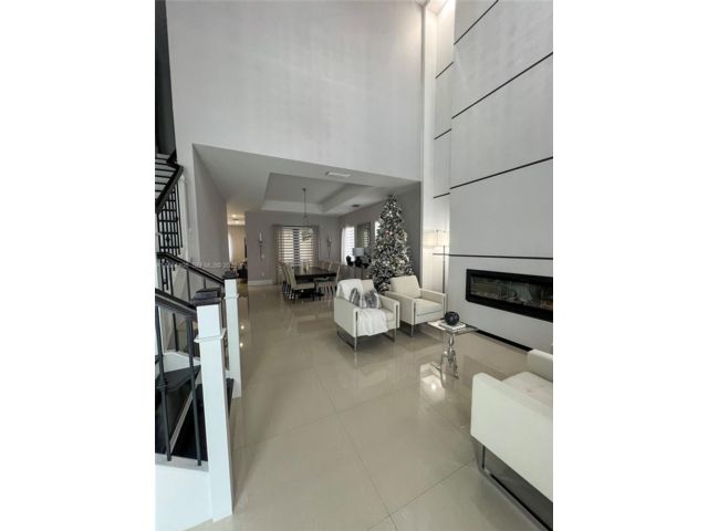 [PHOTO]