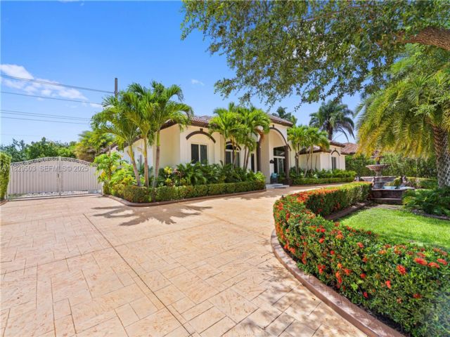  4 BR,  3.00 BTH &nbsp; style home in Palmetto Bay