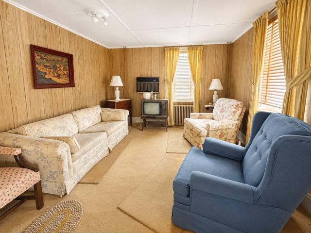  4 BR,  1.00 BTH &nbsp;Traditional style home in Sag Harbor