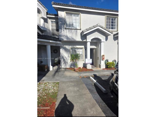  3 BR,  2.50 BTH &nbsp;Townhouse style home in Miami