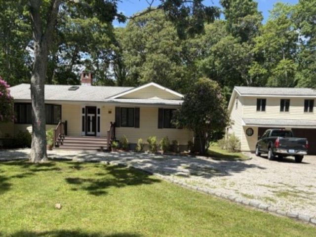  3 BR,  2.00 BTH &nbsp;Ranch style home in Shelter Island