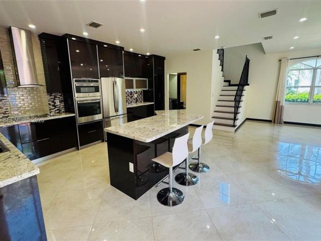  3 BR,  2.50 BTH &nbsp;Townhouse style home in Hollywood