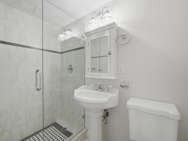 [PHOTO]